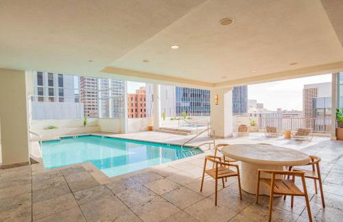 Elegant 28th Floor High Rise, Gym, Parking, Pool, Golf - Photo 8