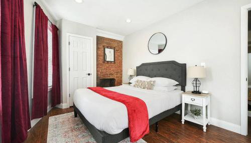 HostWise Stays - The Carnegie - Sauna, 1 Block from Butler St, Family Friendly - Foto 4