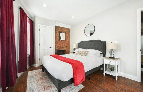 HostWise Stays - The Carnegie - Sauna, 1 Block from Butler St, Family Friendly - Foto 4