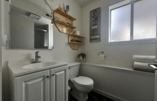 SEA Airport Coastal Apartments, located just 15 min from SeaTac Airport and 5 min from Des Moines Marina - Foto 18