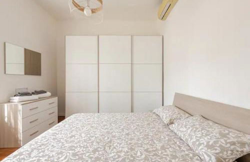 Like at Home - Close to Metro, Stadio San Siro, Duomo with private parking place - Foto 19