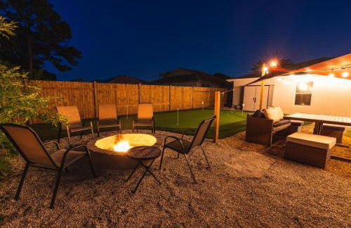 Golfers Paradise 4-hole PUTT-PUTT, Mega Chess with huge backyard, hammock - Photo 39