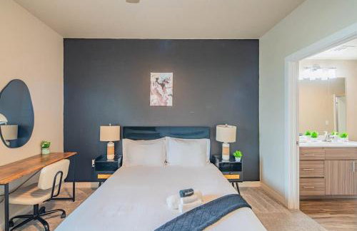 Trendy 2BD Gym Pool Parking WD Sleeps 8 - Foto 31