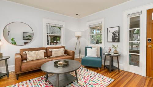 Downtown Abode with Hot Tub - Walk to CSU & Old Town - Foto 1