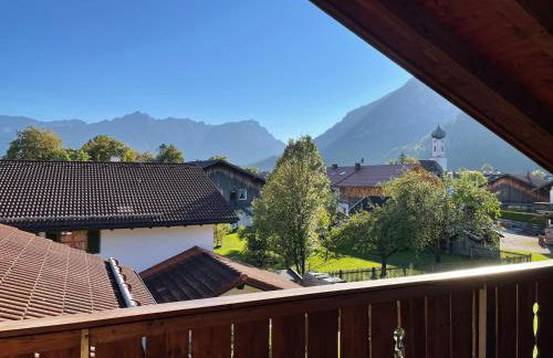 Dachgeschosswohnung mit traumhaftem Zugspitzblick bei Garmisch - Foto 27