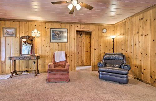 Cozy Home with Hot Tub Half Mi to Salmon River! - Foto 5