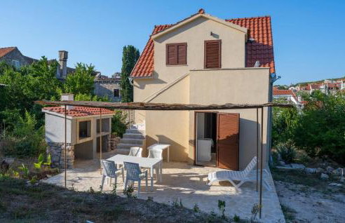 Cozy Apartment In Zlarin With Wifi - Photo 1