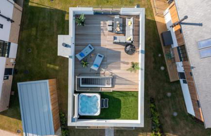 Mallards Way ML01 HOT TUB Lakeside Spa - Photo 1