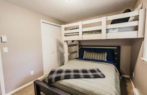 Indoor Hot-Tub! Spacious & Updated MQT Township Home! - Photo 15