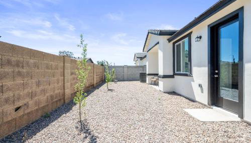 Elegant Two Bedroom Apartment with Free Parking and Plush Beds - Foto 5