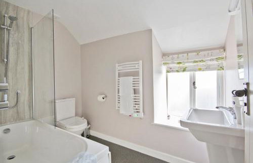 Hawthorn Farm Guest House - Photo 6