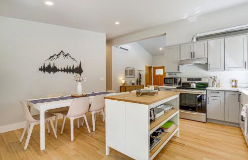 Deck, Hot Tub and Views Sleek Getaway in Index! - Foto 11