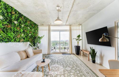 1BR Miami Retreat with BBQ, Pool, & Skyline Views - Foto 8