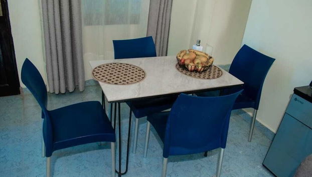 Maor Domestic & Holiday Apartments - Foto 2, Servicio de comidas en la habitación