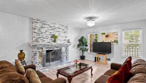 Family Getaway 4BR with Game Loft Fire Pit - Foto 4