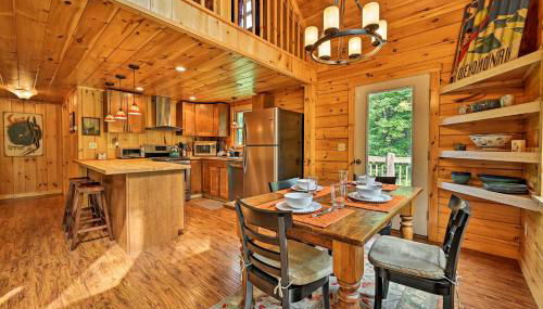 Private Chester Home with Deck, Mins to Skiing! - Foto 3