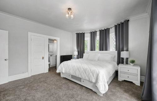 Historic Manor with 8 BDRMS 9 BATHS & 3 Kitchens - Foto 64