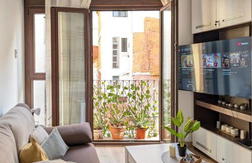 New Studio w Balcony AC Fast Wi-Fi 50inch TV - Photo 6