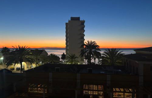 Penthouse - Beach - Sea View - Pool - 40 sqm Private Terrace - One Bedroom - Sleeping Alcove - Foto 21