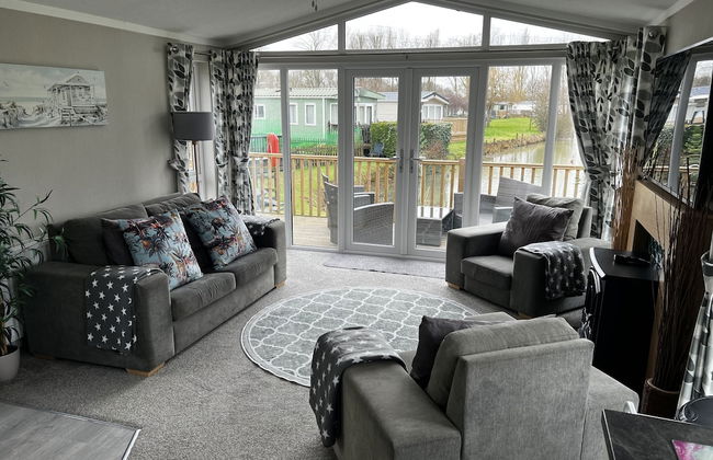 Beautiful and Tranquil Lakeside Lodge - Sleeps 5 - Foto 10