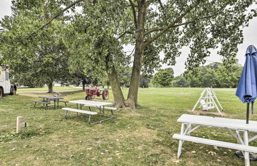 Charming Farmhouse with Pool and Fishing Pond! - Foto 35