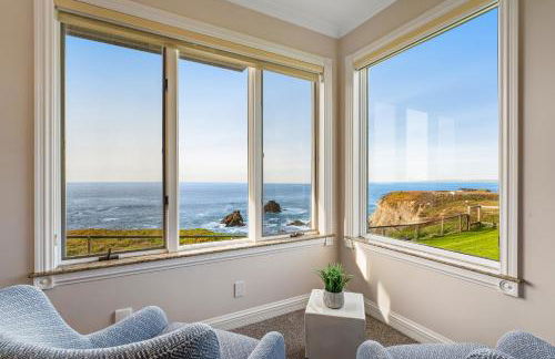 Oceantfront Estate with Luxury Kitchen & Game Room - Photo 14