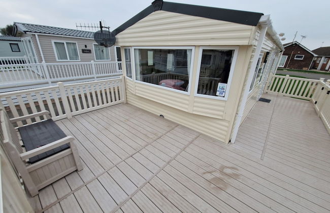 Serene Chalet Retreat in Chichester - Photo 14