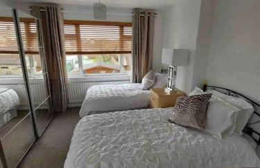 Modern 4 bedroom house in Weymouth Sunny Corner - Photo 15