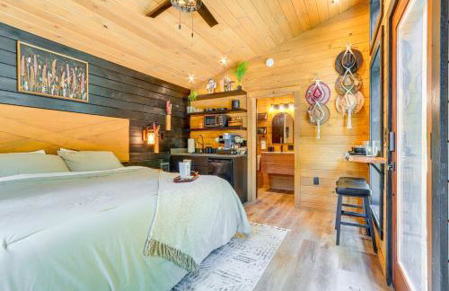 8 Mi to Farragut State Park Wooded Cabin Escape! - Photo 6