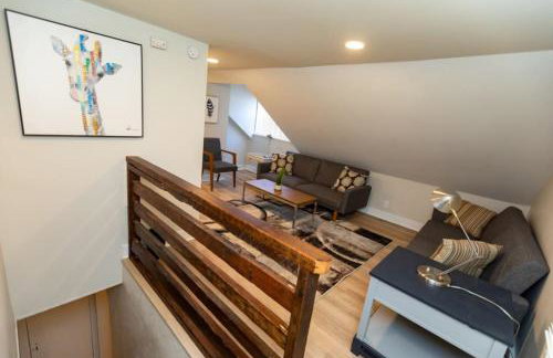 Updated & Comfy Bungalow with Parking Easy Access - Foto 11