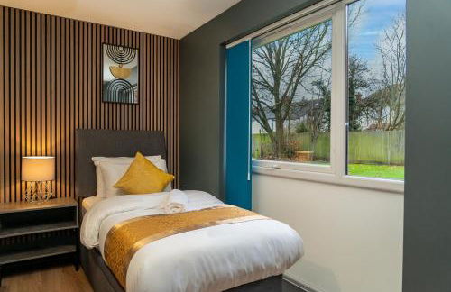 Free Parking New Modern Gem in Harrow - Photo 26