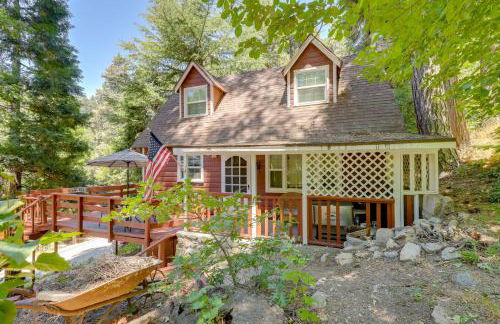 Vintage Snow White Cottage about 2 Miles to Village! - Foto 3