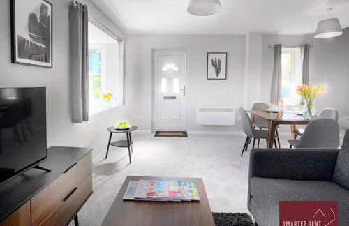 Wokingham - 2 Bed Stylish House, Central - Parking - Foto 1