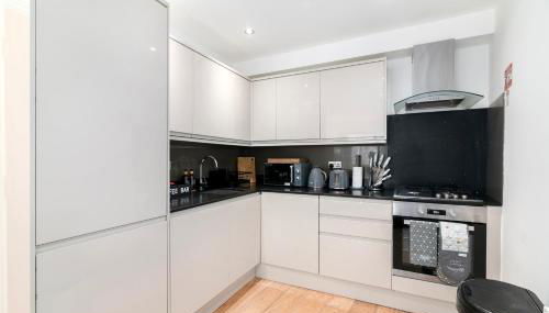 3-Bedroom House with 2 Living Rooms & Balcony near Brick Lane, London - Foto 5, stove, dishwasher, toaster
