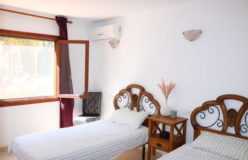 Tranquil Mallorca Villa Seaside Getaway with Pool - Foto 25