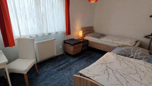 Gästehaus mit 3 separaten Schlafbereichen, Terrasse und Carport - Foto 5