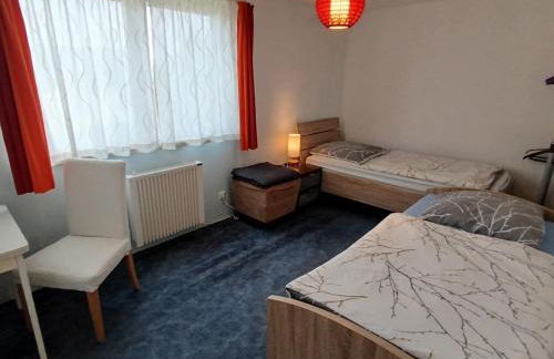 Gästehaus mit 3 separaten Schlafbereichen, Terrasse und Carport - Foto 5