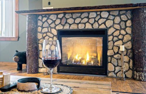 The Chalet - Spacious 7 bedroom near Sugarloaf, on Snowmobile and UTV trails, Hiking, Golf and Flagstaff Lake across the street - Foto 57