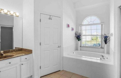 Orlando Disney 5BR Vacation Home, 2 Suites, Private Pool & Spa - Foto 51