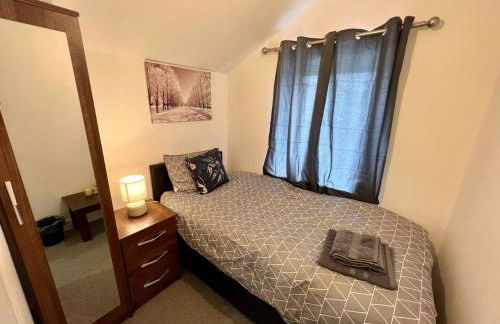 4 Bedroom Terrace house Near Town Center Wellingborough - Photo 24