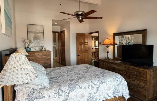 Immaculate Corner Condo with Golf Cart Just Steps to Beach - Foto 14