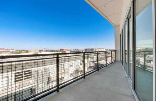 Snappy loft style 2BR I Gym I Parking I Workspace - Photo 20