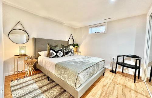 Luxury 4 bedroom 2 bath Lake Views - Photo 17