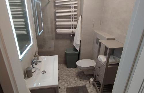 Apartamenty Centrum Warszawska 66 niebieski i różowy - Photo 34