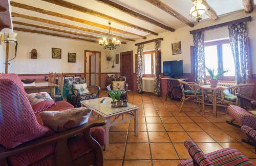 House with Jacuzzi and Mountain Views in Noguericas - Foto 18
