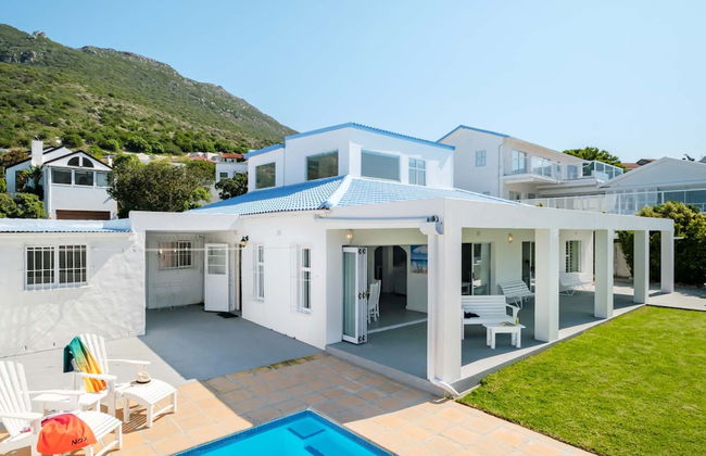 Unwind in Coastal Charm at Villa Santorini - Photo 51