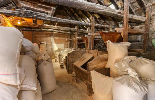 Waterfall House Getaway - Photo 27