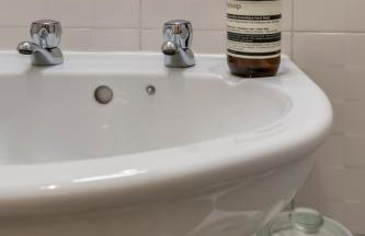 Chic and Bright Apartment Near the Water - Photo 21