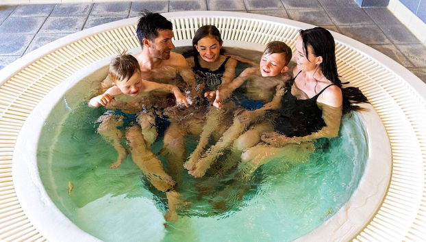 14 Person Holiday Home on a Holiday Park in Blavand - Foto 5, Piscina