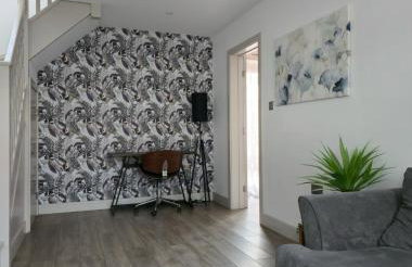 Modern Two-Bedroom House - Free Parking - Foto 7